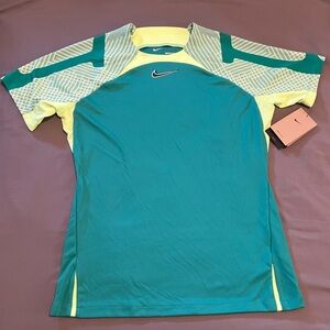 NWT women’s NIKE Dri-FIT jersey